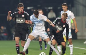 reaksi para pemain Racing Club de Strasbourg di Rijeka (1-2)