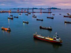 Minyak Rusia: Amerika Serikat untuk sementara mengizinkan penjualan kargo yang disimpan di kapal