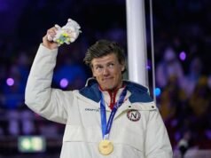 Bintang Olimpiade Musim Dingin Klaebo mengatakan dia mengalami gegar otak setelah terjatuh dalam perlombaan Piala Dunia