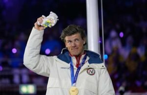 Bintang Olimpiade Musim Dingin Klaebo mengatakan dia mengalami gegar otak setelah terjatuh dalam perlombaan Piala Dunia