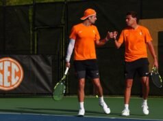 Kembalinya single Vols gagal melawan Razorbacks, 4-3