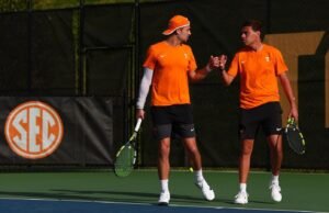 Kembalinya single Vols gagal melawan Razorbacks, 4-3