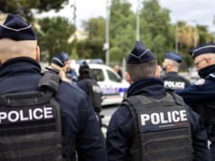 Alpes-Maritim. Di Nice, seorang wanita dibunuh dengan palu di depan putranya