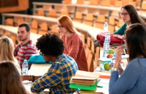 Beasiswa: mengapa jumlah penerima manfaat berkurang?