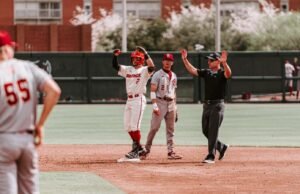 “Andrews dan Consiglio bersinar untuk mengamankan seri di Boston College”.