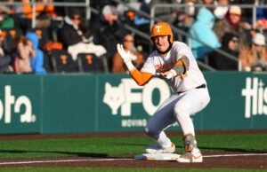 #21/22 volume Dispatch Colonels, 10-3, dalam Aksi Tengah Minggu