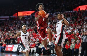 Aden Holloway, pencetak gol terbanyak kedua di Alabama, membawa 2,1 pon ganja ketika dia ditangkap, kata pihak berwenang