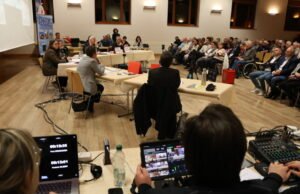 Kota 2026. Di Colmar terjadi perdebatan antar dua babak yang penuh kesopanan