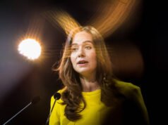 Penarikan diri Sarah Knafo yang diperhitungkan menyusun ulang drama tersebut di Paris