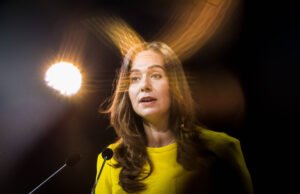 Penarikan diri Sarah Knafo yang diperhitungkan menyusun ulang drama tersebut di Paris