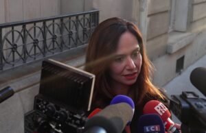 Sarah Knafo mundur ke Paris untuk memenangkan “kelompok sayap kanan paling bodoh di dunia” yang menolak aliansi apa pun