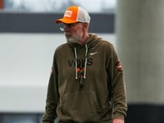 Knowles, keterampilan spesialisasi defensif ketika bantalan datang