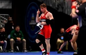 Denny dan Trumble mencapai perempat final, enam bertahan setelah hari pertama gulat NCAA