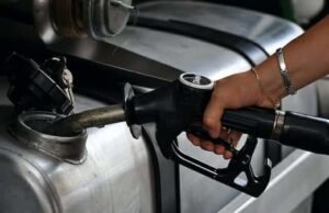 Italia menurunkan harga solar sebesar 25 sen dan memberikan kredit pajak kepada pengangkut