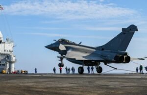 Alami perang di Timur Tengah. Charles-de-Gaulle berlokasi karena Strava, kematian juru bicara Garda Revolusi