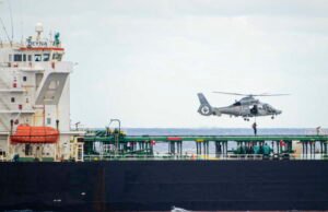 Sebuah kapal tanker minyak dari Rusia dicegat oleh Angkatan Laut: apa yang kita ketahui