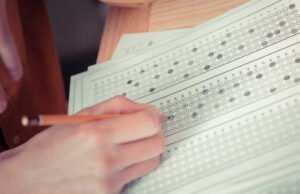 Seorang instruktur sekolah mengemudi Swiss dihukum karena penipuan: dia memberikan jawaban yang benar terhadap kode tersebut