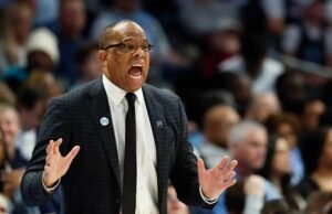 UNC sedang mengevaluasi program bola basketnya setelah kepergian Madness lainnya pada awal Maret di bawah kepemimpinan Hubert Davis