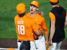 Upaya bantuan dominan Appenzeller membantu #21/22 Vols Even Series with Tigers