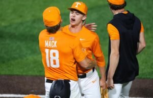 Upaya bantuan dominan Appenzeller membantu #21/22 Vols Even Series with Tigers