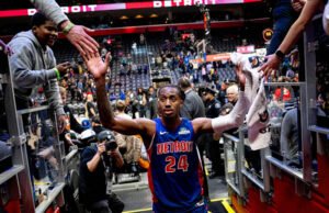 Daniss Jenkins mencetak 30 poin terbaik dalam karirnya, 113-110, saat Pistons mengakhiri sembilan kemenangan beruntun Lakers