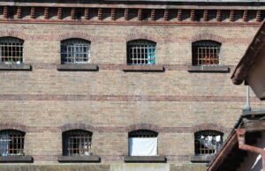 Kasus pemerkosaan Mazan. Dominique Pelicot pindah ke rumah pusat di Ensisheim