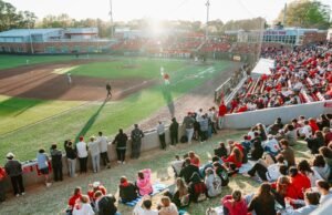 Wolfpack meninggalkan kompetisi tengah minggu ke Campbell