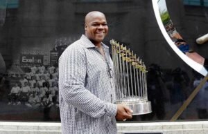 Hall of Famer Frank Thomas mengajukan gugatan ganti rugi terhadap White Sox, Fanatics, dan Nike