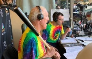 Jason Benetti menjadi sorotan sebagai pengisi suara utama NBC untuk “Sunday Night Baseball.”