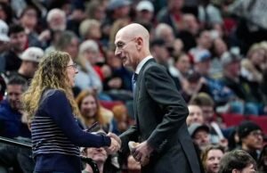 Silver menegaskan NBA akan “memperbaiki” masalah tanking sebelum musim depan dan mengatakan dia menyukai aturan 65 pertandingan