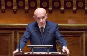 Di Senat, Claude Malhuret melakukannya lagi dan mengecam ‘Pengadilan Keajaiban’ Donald Trump