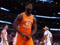 #23/25 (6) Volume mengalahkan #6 (2) Iowa State, 76-62, untuk mengamankan Elite Eight ketiga berturut-turut