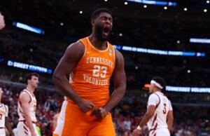 #23/25 (6) Volume mengalahkan #6 (2) Iowa State, 76-62, untuk mengamankan Elite Eight ketiga berturut-turut