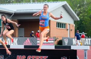 Benih Fawbush No. 3 di Lady Vol Steeplechase di Raleigh Relays