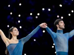 Seluncur indah. Setelah gelar Olimpiade mereka, Guillaume Cizeron dan Laurence Fournier Beaudry dinobatkan sebagai juara dunia