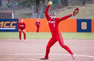 Wolfpack mengalahkan Syracuse di doubleheader hari Minggu