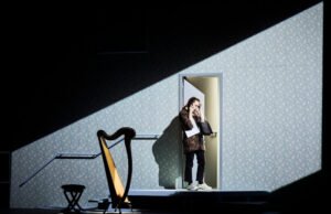 Pauline Bureau dengan bijaksana mengadaptasi novel Adélaïde Bon