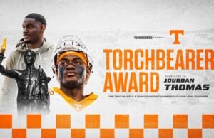 Tragedi pembawa obor: Jourdan Thomas menerima penghargaan pelajar tertinggi di Tennessee