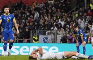 Sepak bola. Italia tidak akan berangkat ke Piala Dunia jika Bosnia, Turki, Swedia, dan Republik Ceko memenangkan tiket mereka