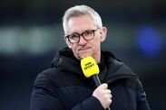 Gary Lineker, pakar BBC Sport TV, melihat sebelum pertandingan perempat final Piala FA Emirates antara Leicester City dan Manchester