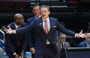 Rick Pitino telah melihat dan melakukan semuanya dalam bola basket. Dia melakukannya lagi untuk St. John’s di March Madness