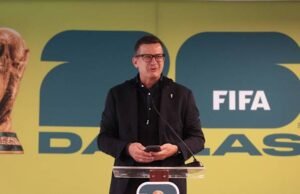 Chief Operating Officer Piala Dunia mengatakan turnamen ini “terlalu besar” untuk ditunda di tengah gejolak global