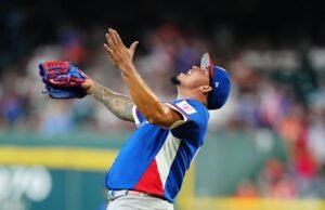 Para pemain tim Italia merayakan kesuksesan WBC dengan La Dolce Vita: espresso, anggur, dan Armani