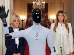 Melania Trump dan Brigitte Macron ditemani robot di Gedung Putih