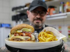 Mickaël Robert dan putranya dalam pertarungan memperebutkan warga negara terbaik di Prancis