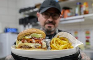 Mickaël Robert dan putranya dalam pertarungan memperebutkan warga negara terbaik di Prancis