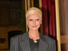 Adriana Karembeu dituduh melakukan “korupsi terhadap anak di bawah umur” oleh ayah putrinya