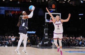 Phantom BC akan menghadapi Mist di final Tak Tertandingi setelah tim memenangkan semifinal di Barclays Center yang penuh sesak