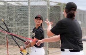 Liga bisbol profesional wanita yang baru mewujudkan impian lama menjadi kenyataan di kandang musim semi Red Sox