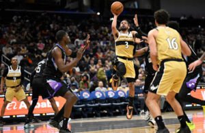 Trae Young menciptakan banyak kegembiraan di lapangan hanya dalam beberapa menit dalam debutnya di Wizards